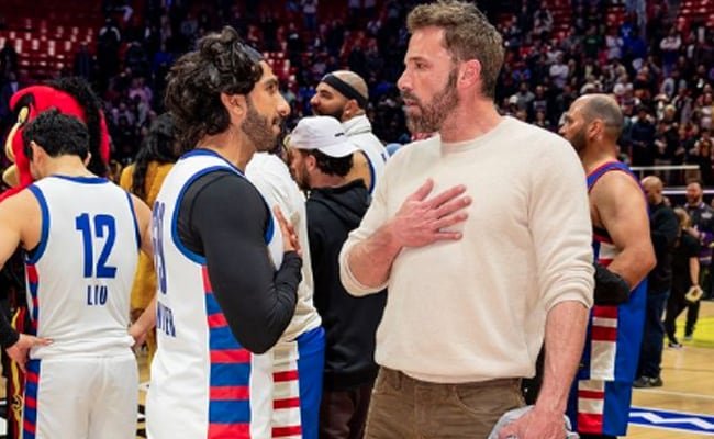 वायरल: एनबीए ऑल-स्टार सेलेब्रिटी गेम में, रणवीर सिंह ने बेन एफ्लेक से मुलाकात की