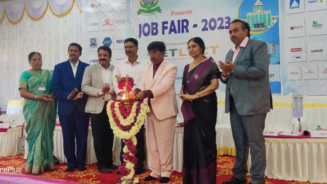 शिवमोग्गा में रोजगार मेले को अच्छी प्रतिक्रिया मिल रही है