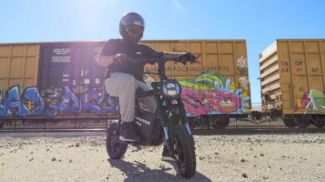 सिंगल चार्ज में 80km रेंज, 82km टॉप स्पीड के साथ RoadRunner Pro इलेक्ट्रिक स्कूटर लॉन्च, जानें कीमत