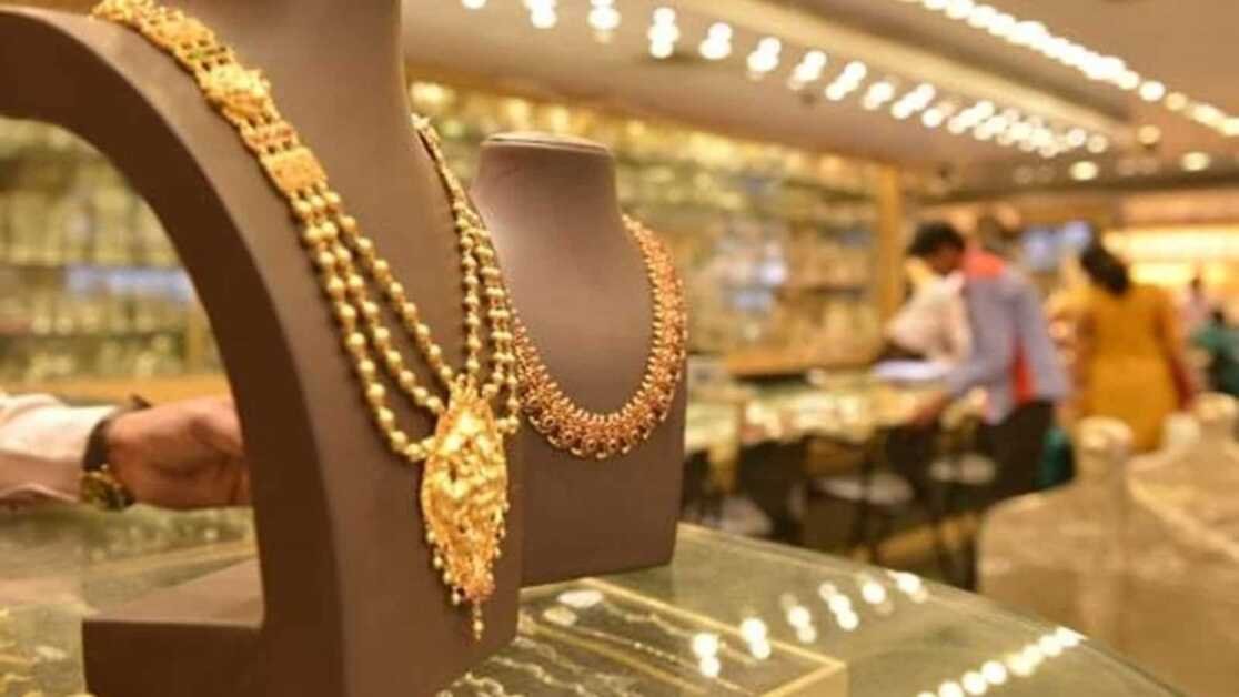 सोने की कीमत में ₹371 की गिरावट;  चांदी में ₹230 की गिरावट