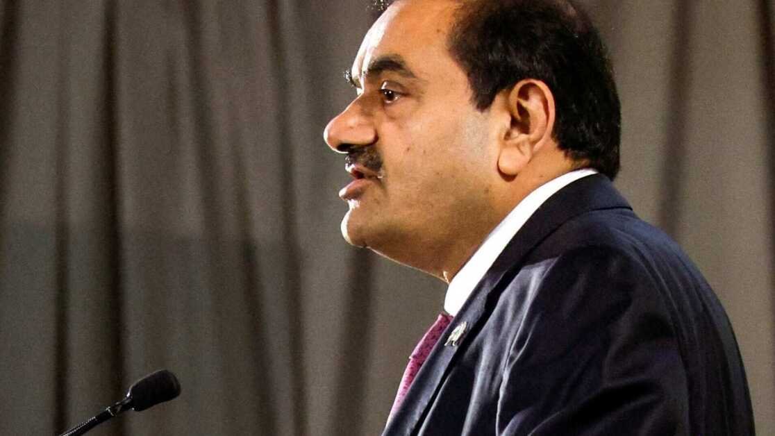 हिंडनबर्ग विवाद के बीच अडानी बैंकिंग समूह को $500 मिलियन का ऋण पूर्व भुगतान करेगा