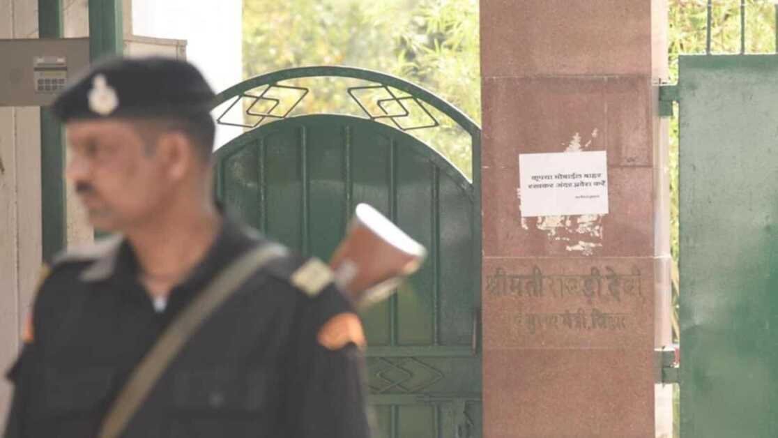 नौकरी के लिए जमीन मामला: बिहार की पूर्व सीएम राबड़ी देवी के आवास पर सीबीआई की टीम