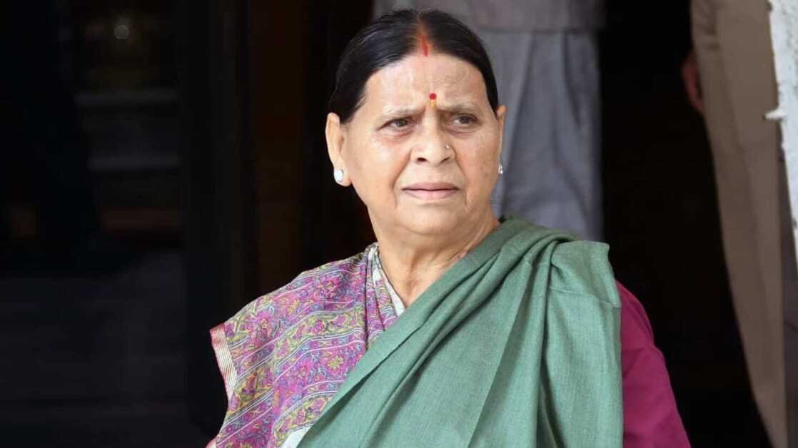 'वे हमें परेशान करेंगे...': 'नौकरियों के लिए जमीन' मामले की सीबीआई जांच पर राबड़ी देवी