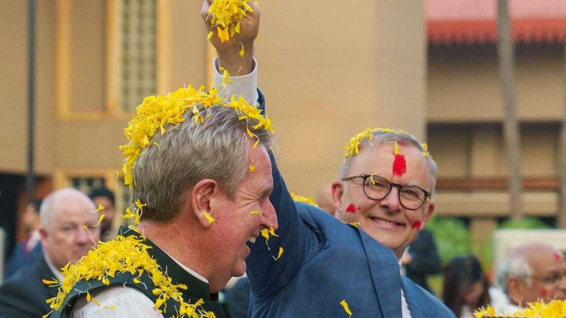 अहमदाबाद में ऑस्ट्रेलियाई प्रधानमंत्री का होली के रंगों से स्वागत