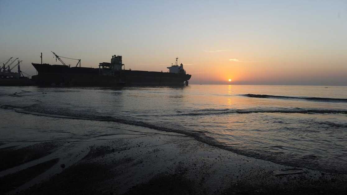 फ्रेम्स में |  जहां जहाज मरने आते हैं