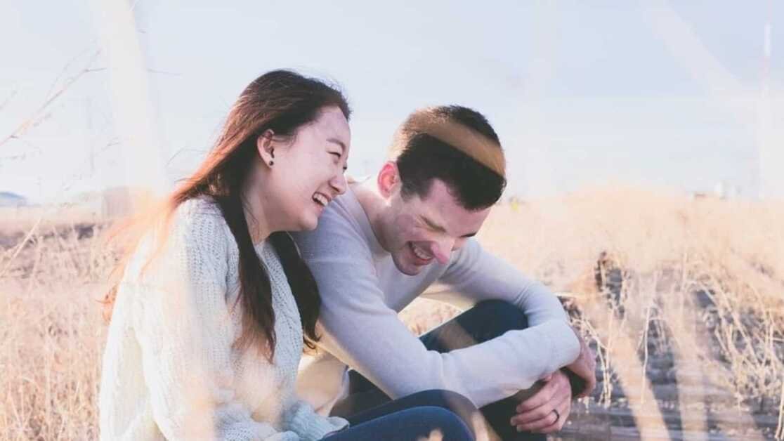 प्यार में सूर्य के संकेत: मिथुन पुरुष प्रेमी के रूप में