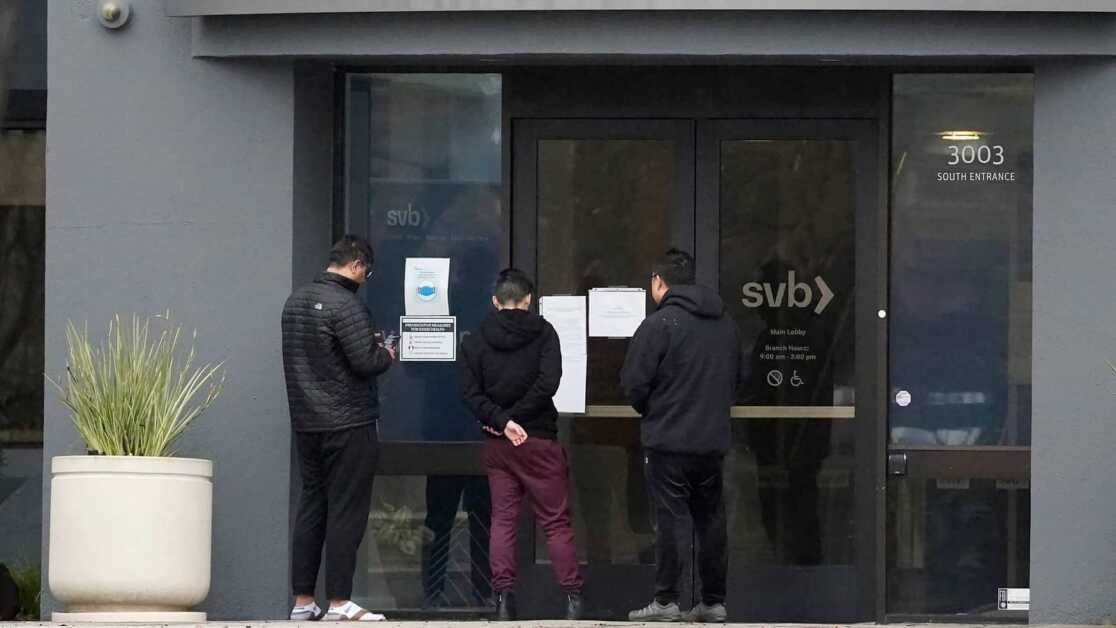 सिलिकॉन वैली बैंक को खरीदने के लिए बातचीत कर रही अमेरिकी फर्म: रिपोर्ट