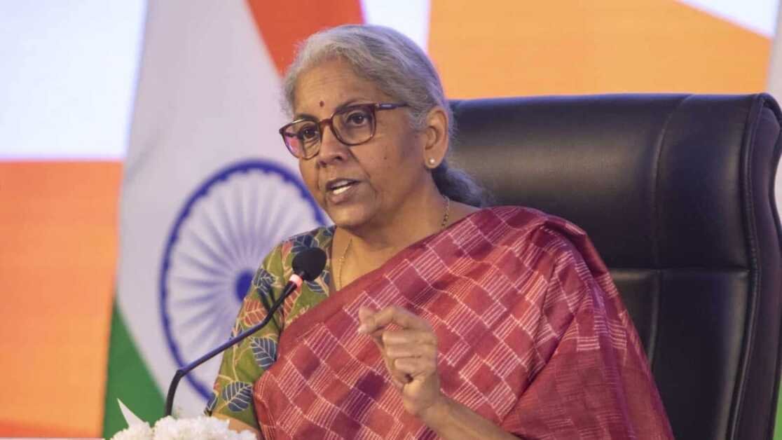 एटीएम में ₹2,000 के नोट लोड करने या न करने पर कोई निर्देश नहीं: एफएम निर्मला सीतारमण