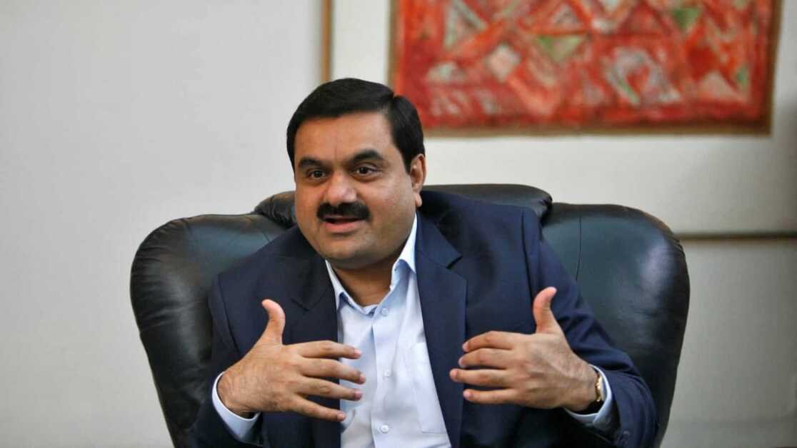 रेटिंग एजेंसी फिच की चेतावनी- अडाणी की दो कंपनियों पर संक्रमण का खतरा