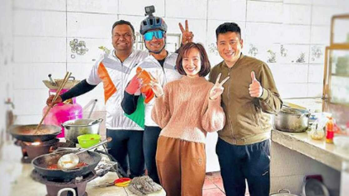 NIMAS टीम ने छह देशों में 37 दिनों में 5,374 किलोमीटर साइकिल चलाकर रिकॉर्ड बनाया है