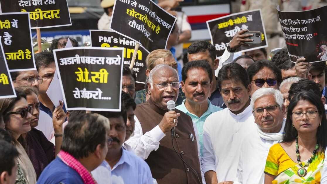 अडानी मामले से बचने के लिए संसद नहीं चलने दे रही सरकार: मल्लिकार्जुन खड़गे