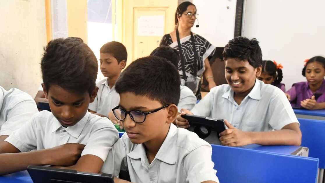 आंध्र प्रदेश के शिक्षकों ने टैब और BYJU की सामग्री के उपयोग में महारत हासिल करने को कहा