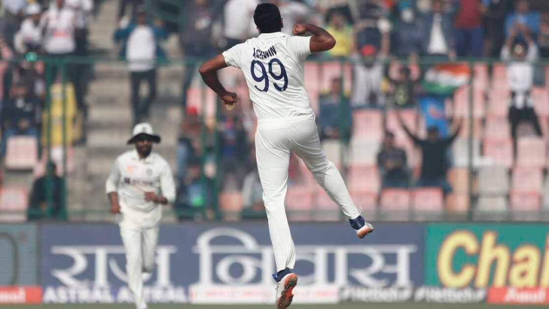 आर अश्विन टेस्ट गेंदबाजी रैंकिंग में नंबर 1 पर पहुंच गए हैं