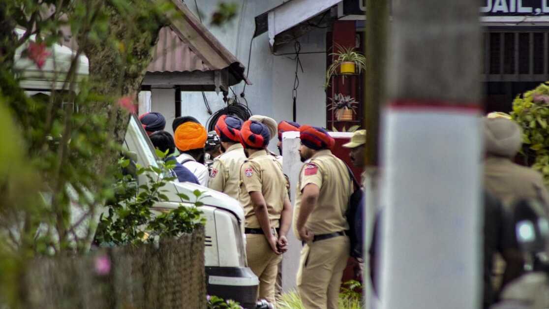 कट्टरपंथी उपदेशक अमृतपाल, सहयोगियों के खिलाफ अवैध हथियार रखने के आरोप में ताजा प्राथमिकी