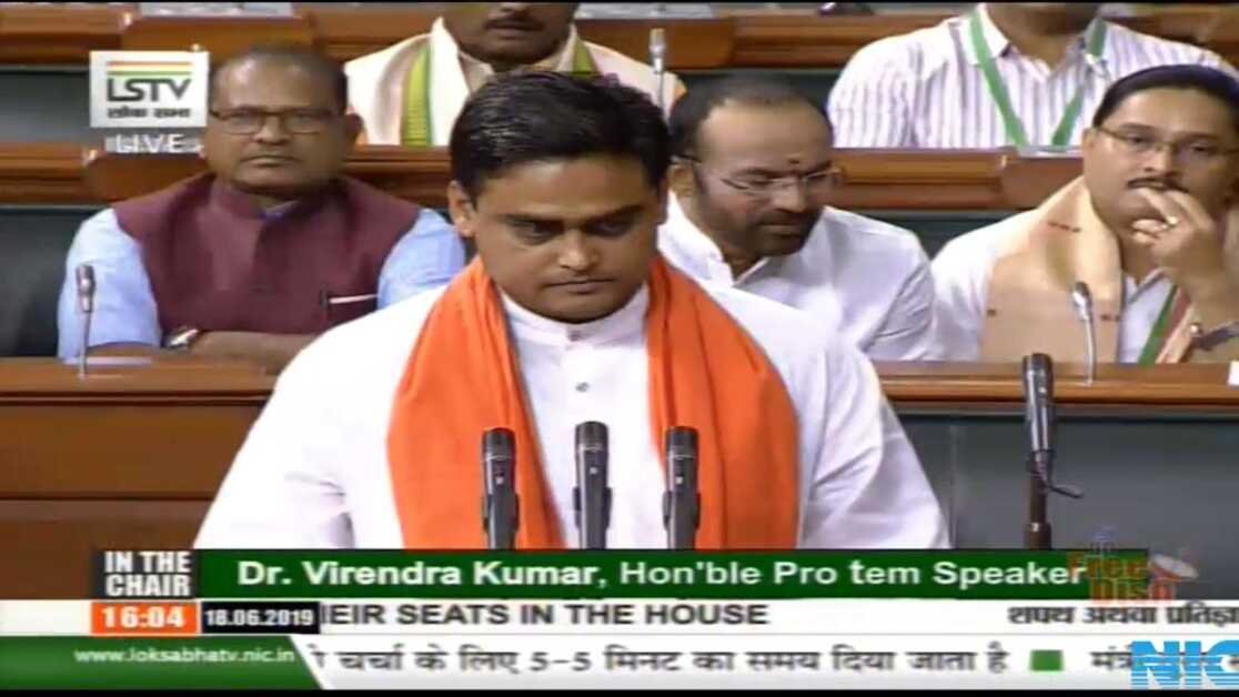 केंद्र वाराणसी और हल्दिया के बीच गंगा के किनारे 60 जेटी विकसित कर रहा है: नौवहन और जलमार्ग राज्य मंत्री शांतनु ठाकुर