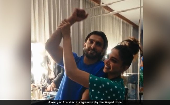 कैसे दीपिका पादुकोण के सबसे बड़े चीयरलीडर रणवीर सिंह ने उनके ऑस्कर गिग पर प्रतिक्रिया दी