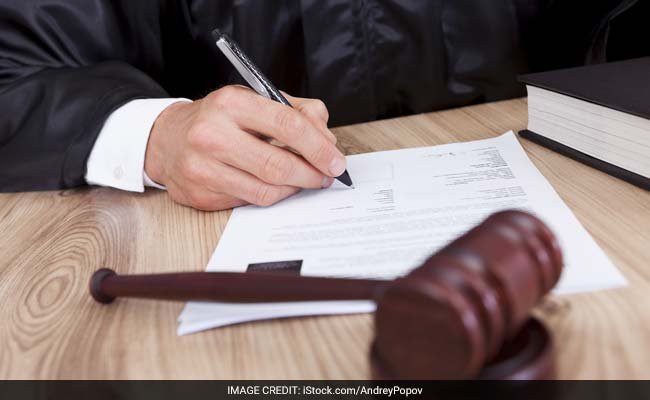 गर्भपात की गोलियाँ सुरक्षित करने के लिए यूएस मैन ने मुकदमा करने के लिए नए राज्य कानून का उपयोग किया