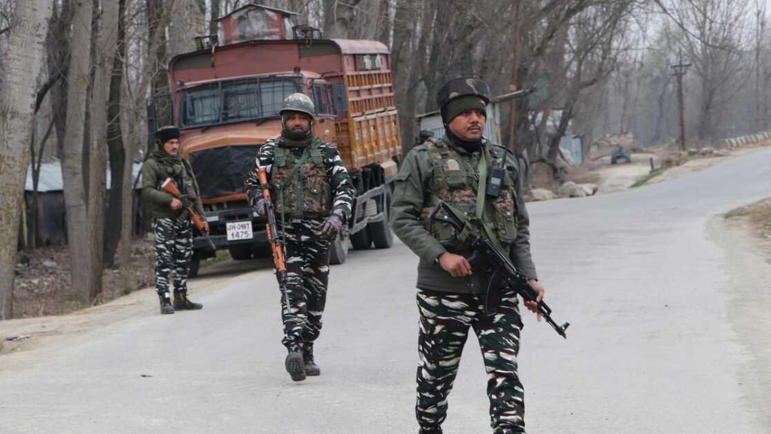 जम्मू-कश्मीर के पुलवामा में मुठभेड़ टूट गई