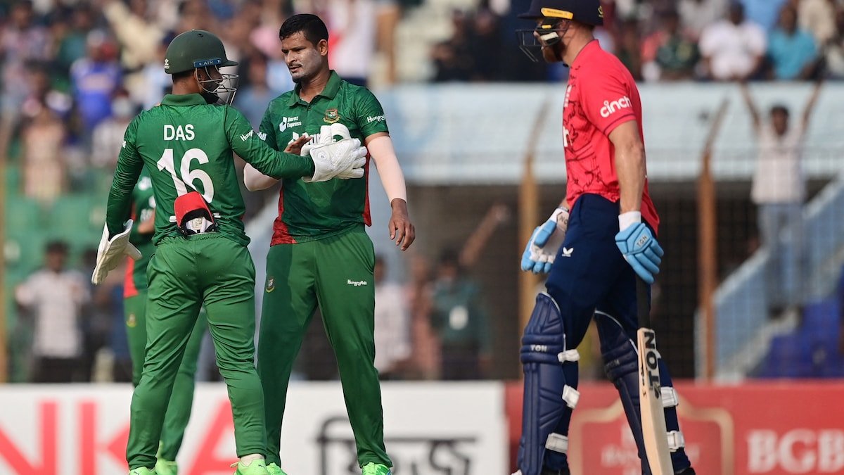 नजमुल हुसैन ने बांग्लादेश को टी20ई में इंग्लैंड पर करारी शिकस्त दी |  क्रिकेट खबर