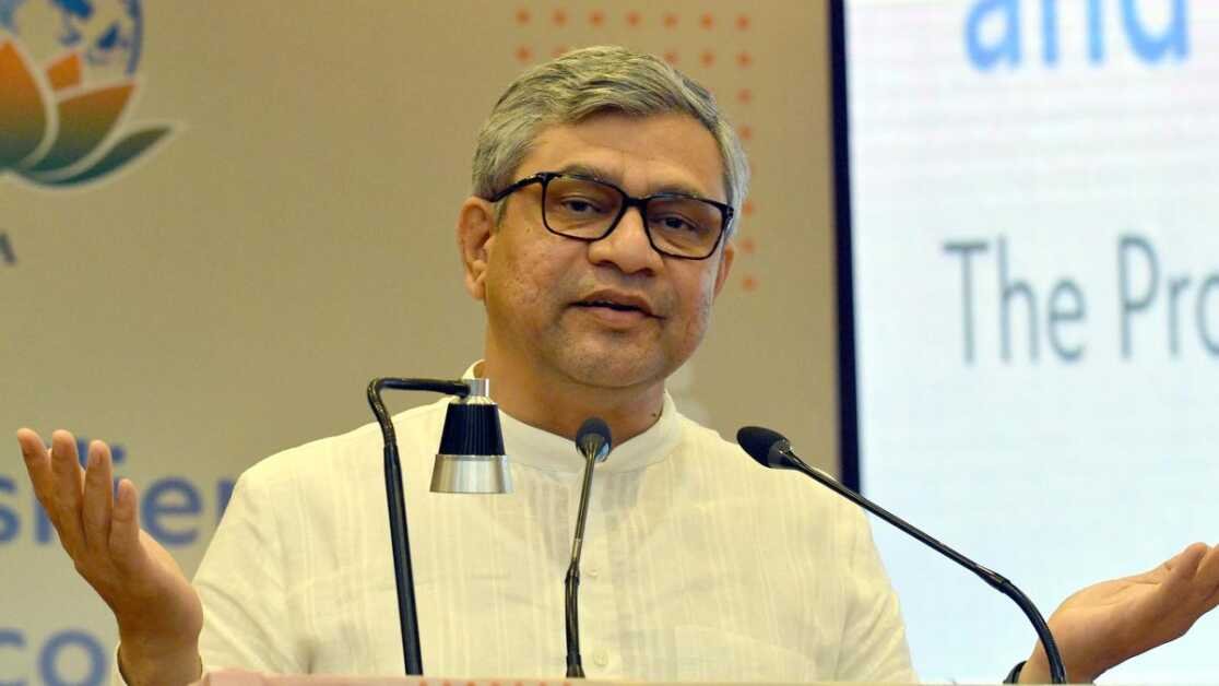 पहला सेमीकंडक्टर फैब कुछ हफ्तों में घोषित किया जाएगा: आईटी मंत्री अश्विनी वैष्णव