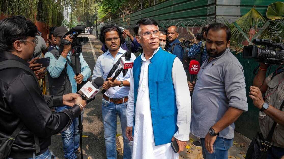 प्रधानमंत्री के खिलाफ टिप्पणी |  कांग्रेस नेता पवन खेड़ा की याचिका पर सुप्रीम कोर्ट 20 मार्च को सुनवाई करेगा