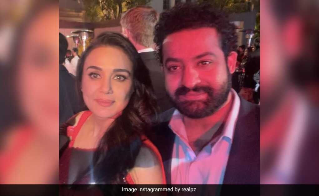 प्रियंका चोपड़ा की प्री-ऑस्कर पार्टी में जूनियर एनटीआर के साथ प्रीति जिंटा का सेल्फी मोमेंट