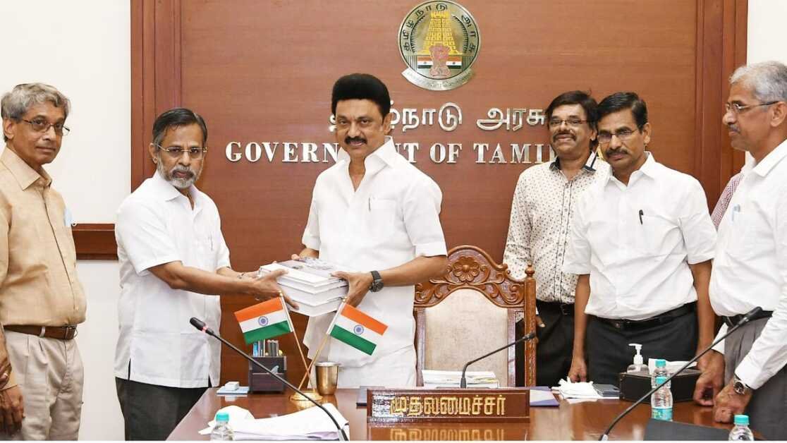 बाढ़ शमन पर पैनल ने अंतिम रिपोर्ट सीएम को सौंपी