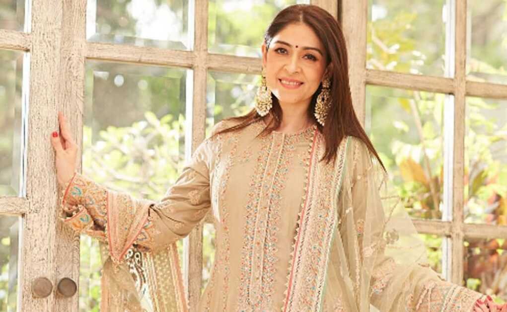 भावना पांडे ने भतीजी अलाना के मेहंदी समारोह से अधिक तस्वीरें साझा कीं।  पोस्ट देखें