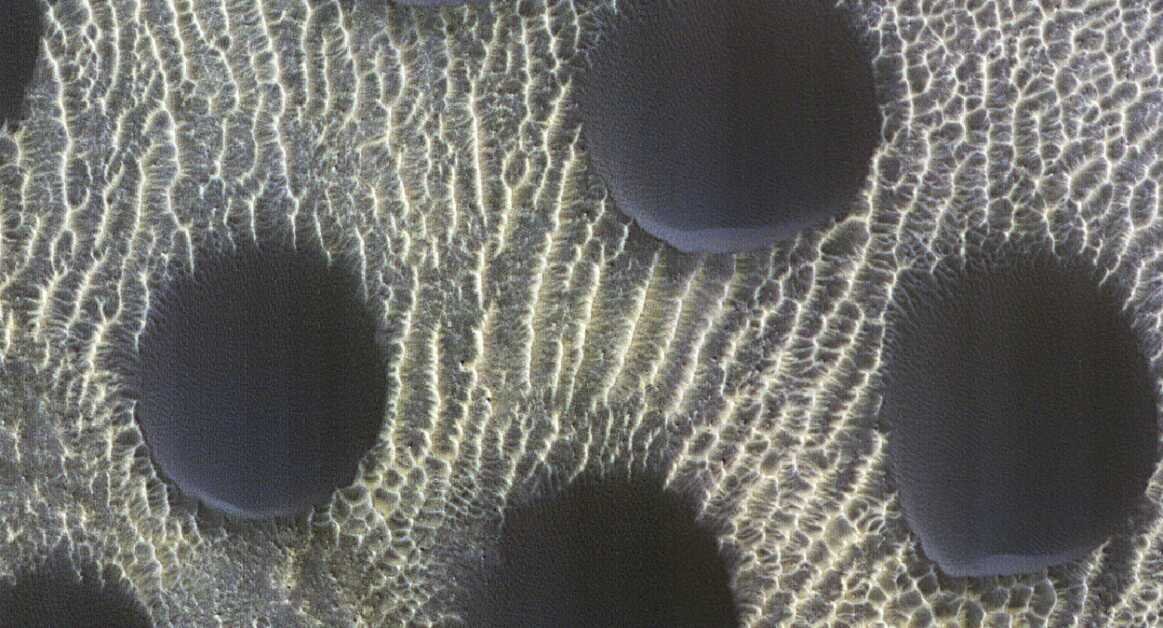 मंगल ग्रह पर रेत के गोल टीलों का क्‍या काम? Nasa के स्‍पेसक्राफ्ट ने खींची तस्‍वीर