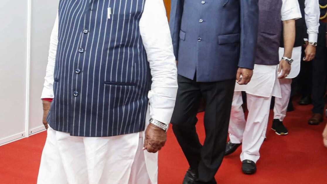 महाराष्ट्र के विधायक के 'कुत्ते का मांस खाने' वाले बयान पर विपक्षी सदस्यों ने राज्यपाल के भाषण को बाधित किया