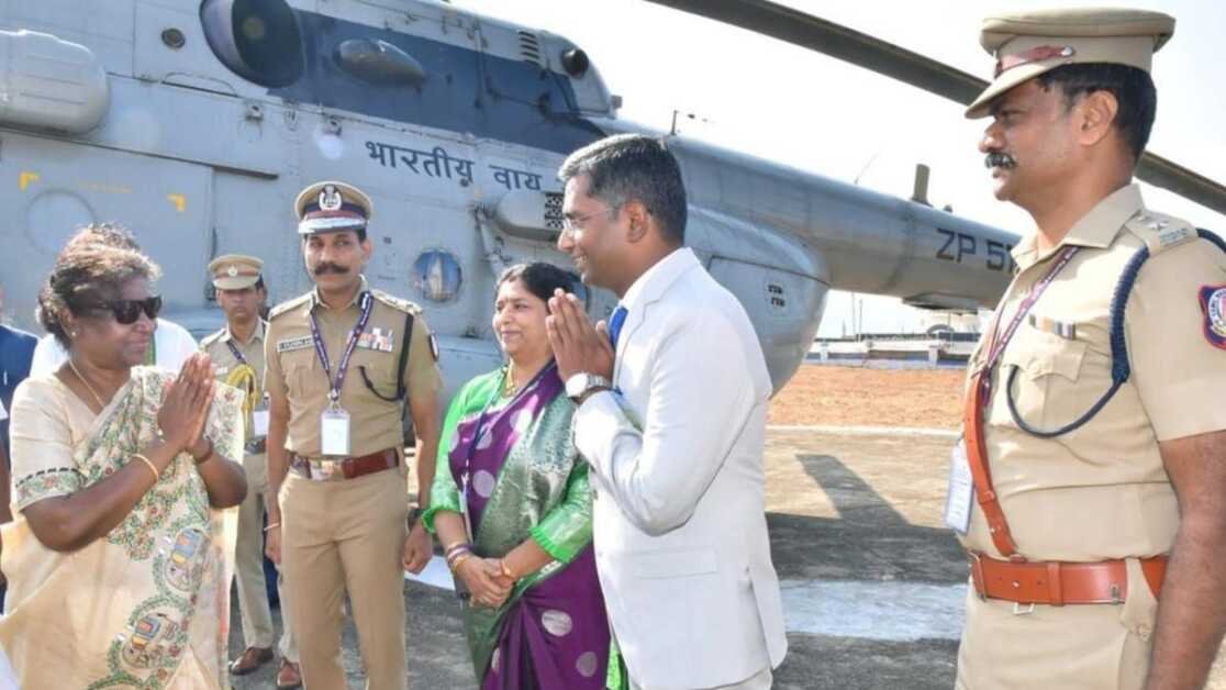 राष्ट्रपति द्रौपदी मुर्मू ने कन्याकुमारी में प्रतिष्ठित विवेकानंद रॉक मेमोरियल का दौरा किया
