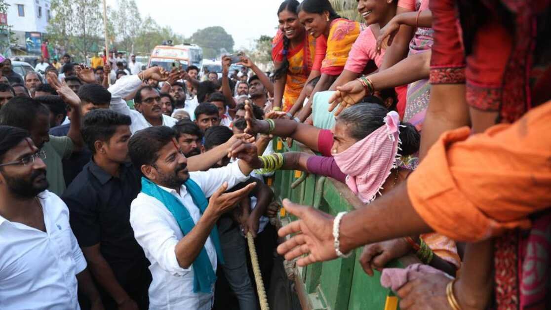 रेवंत ने हुजुराबाद में एटाला को निशाना बनाया और केसीआर के भ्रष्टाचार पर उनकी चुप्पी पर सवाल उठाया