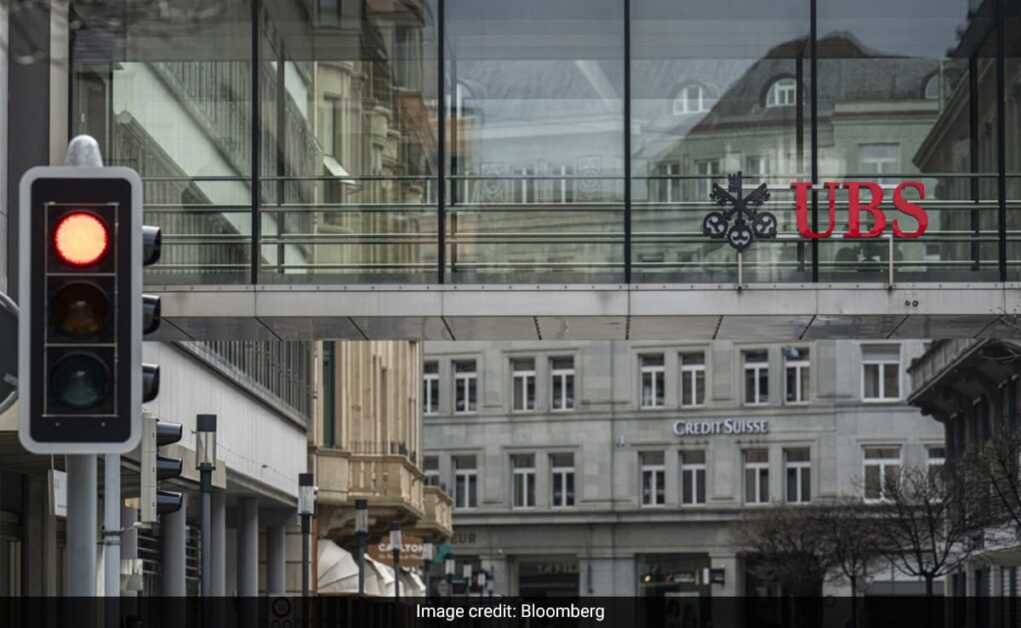 सबसे बड़े स्विस बैंक द्वारा अधिग्रहण के बाद क्रेडिट सुइस के शेयरों में 64% की गिरावट आई