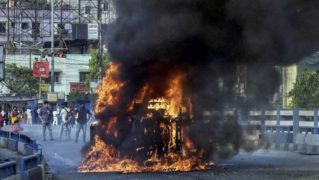 सात साल की बच्ची की हत्या को लेकर कोलकाता में भड़की हिंसा