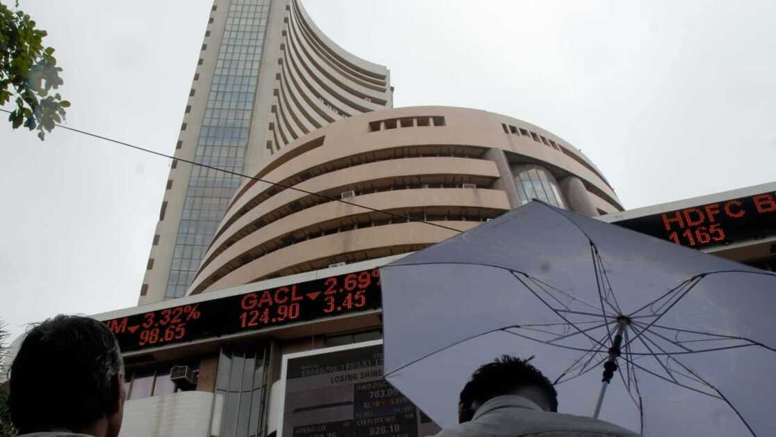 सेंसेक्स 502 अंकों की गिरावट के साथ 58,909 पर बंद हुआ, निफ्टी लाल रंग में 17,322 पर बंद हुआ