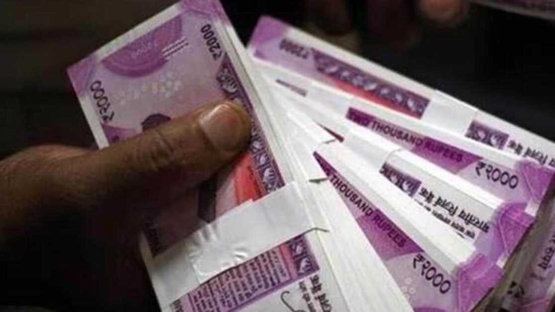 आयकर संग्रह एक साल में 20% बढ़ा, ₹20 लाख करोड़ के करीब