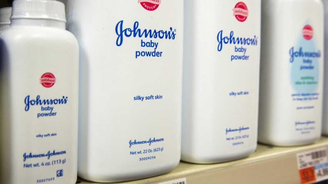 जॉनसन एंड जॉनसन ने टैल्कम पाउडर कैंसर मामले में $8.9 बिलियन के निपटान का प्रस्ताव दिया