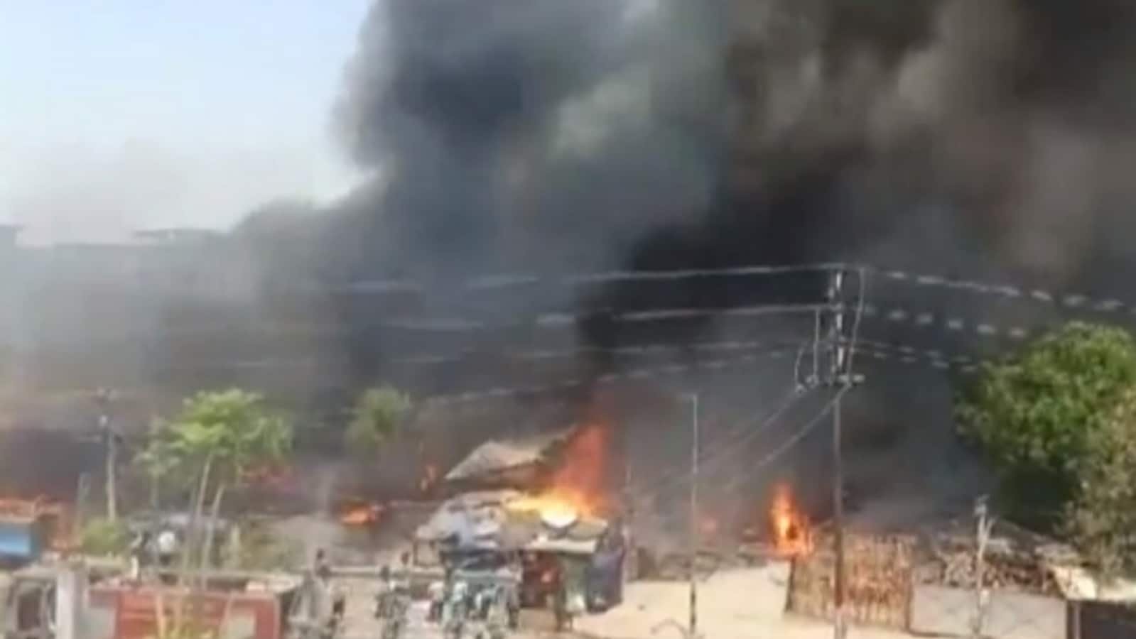 कैमरे के सामने: बिहार के गया में सब्जी मंडी में 100 से अधिक दुकानों में लगी भीषण आग