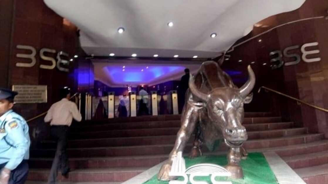 ओपनिंग बेल: सेंसेक्स 59,900 के ऊपर हरे रंग में;  निफ्टी 17,720 पर