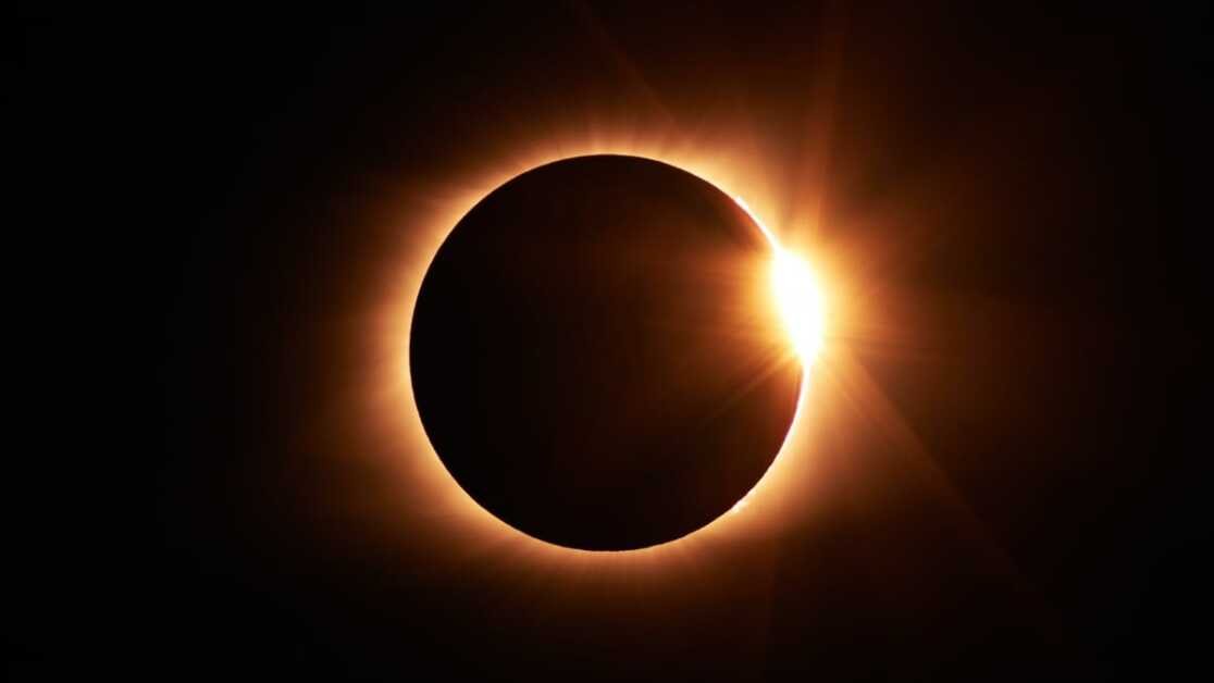 Surya Grahan 2023 : 20 अप्रैल को लगने जा रहा है हाइब्रिड सूर्य ग्रहण, क्‍या भारत में दिखाई देगा? जानें