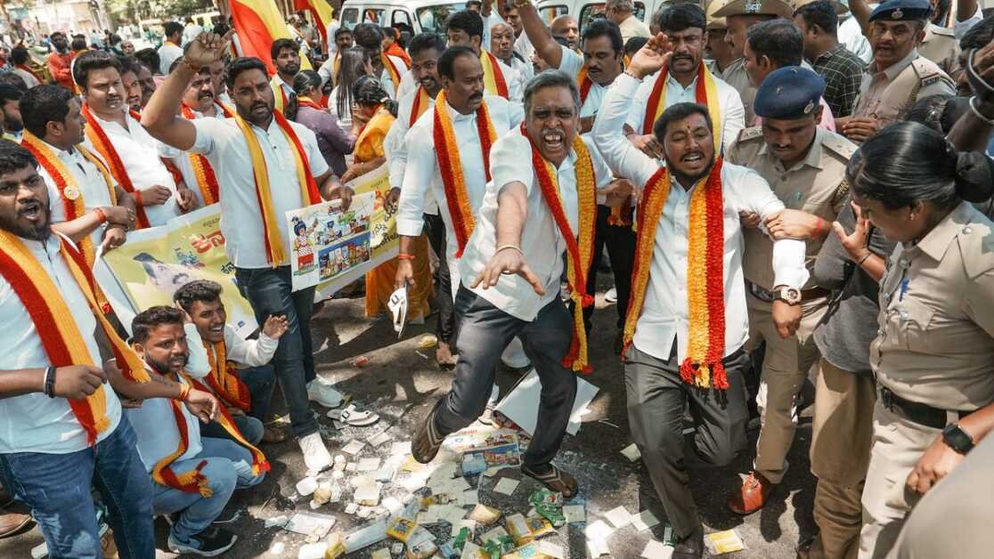 अमूल बनाम केएमएफ: कर्नाटक रक्षणा वेदिके ने विरोध किया