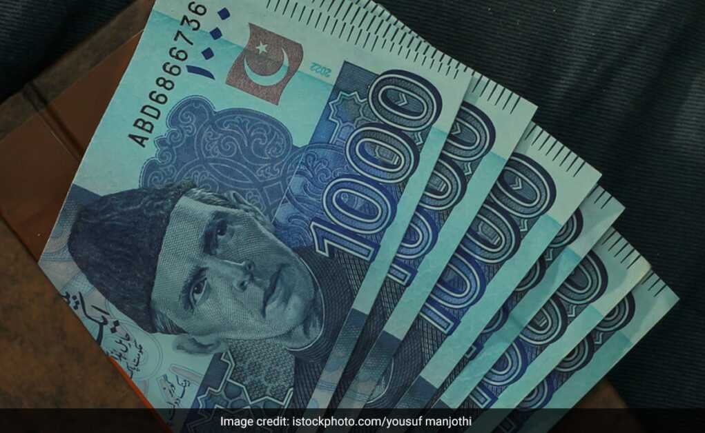अमेरिकी डॉलर के मुकाबले पाकिस्तानी रुपया 287.29 के अब तक के सबसे निचले स्तर पर