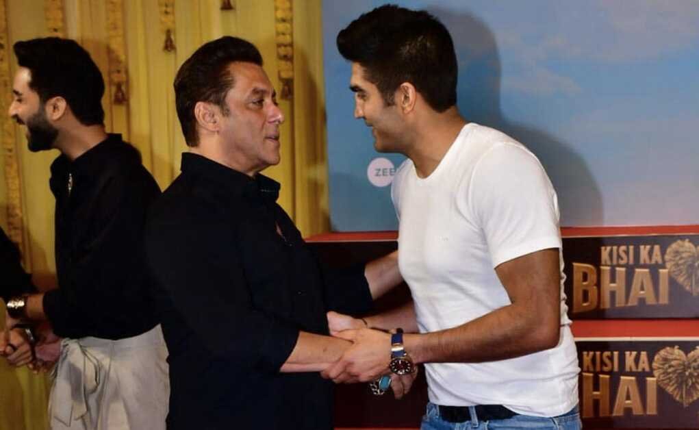 किसी का भाई किसी की जान: सलमान खान ने बॉक्सर विजेंदर सिंह को जोर से नहीं मारने की याद दिलाई
