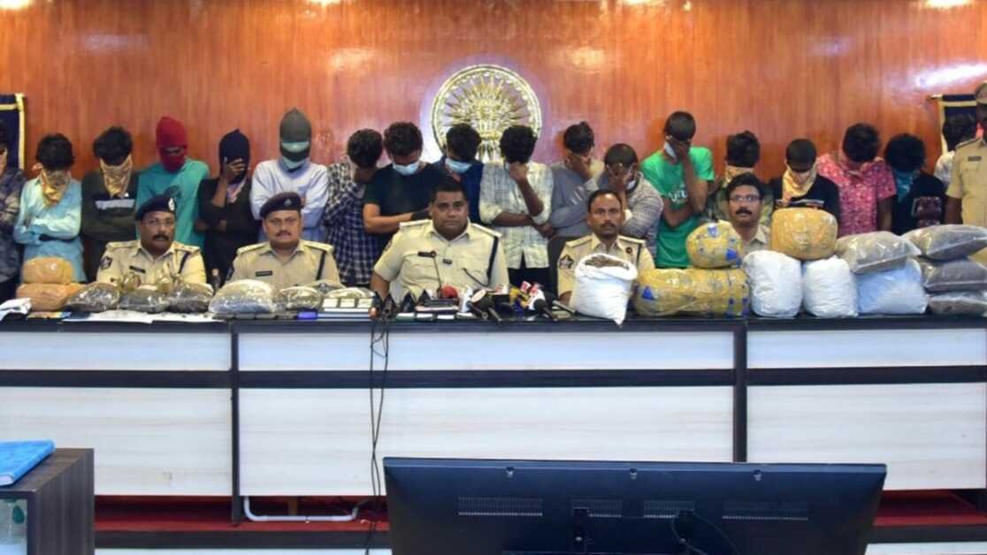 कृष्णा जिले में गांजा, एमडीएमए 'तस्करी' के आरोप में बी.टेक के 22 छात्रों को गिरफ्तार किया गया