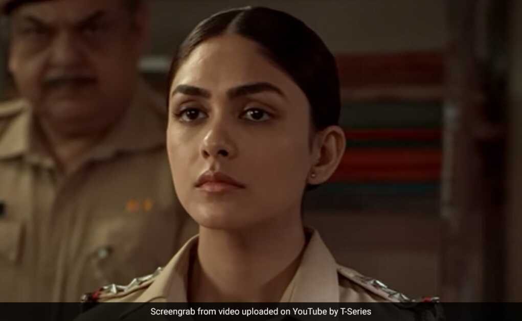 गुमराह में 'टफ कॉप' की भूमिका निभाने पर मृणाल ठाकुर: 'खुशी है कि मेरी पसंद रंग लाई'
