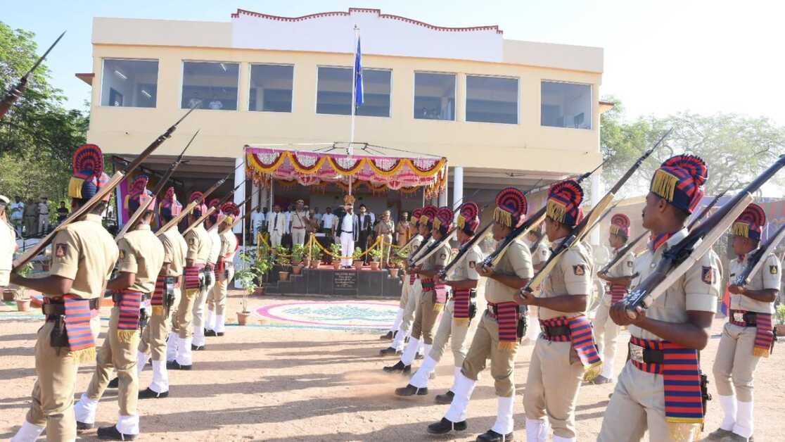 'पुलिसकर्मियों के साथ हमेशा खड़ा रहेगा गृह विभाग'