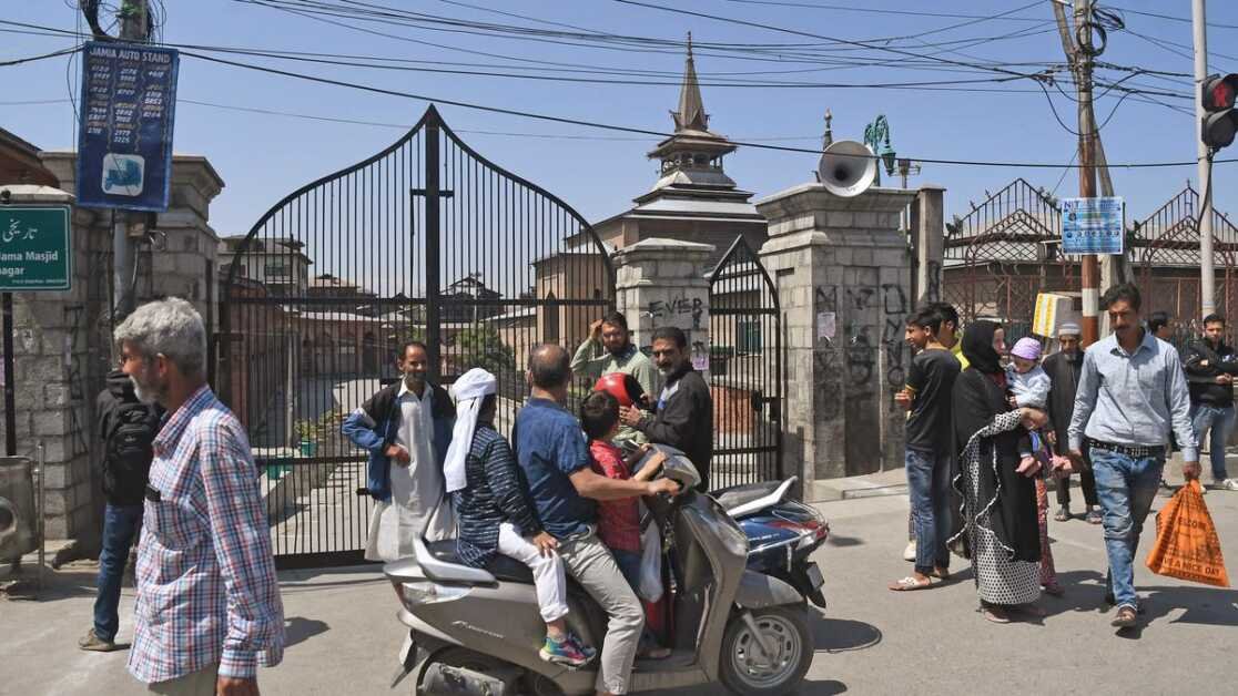 बंद जामिया मस्जिद से कश्मीर घाटी में गुस्सा