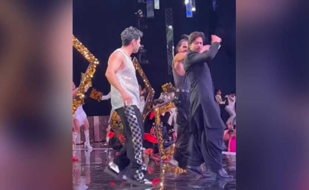 वायरल: अंबानी इवेंट में झूम जो शाहरुख खान, रणवीर सिंह और वरुण धवन की थोड़ी मदद से