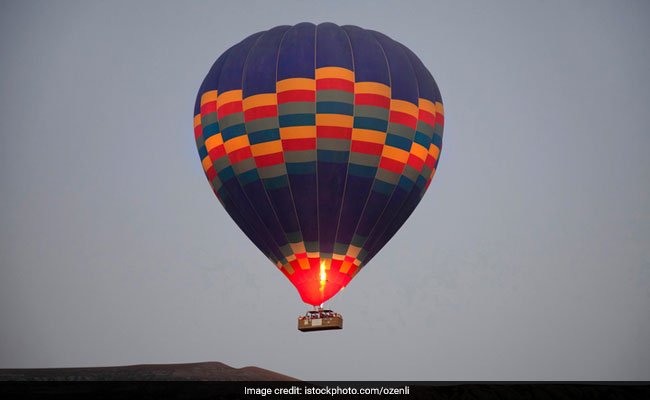 वीडियो: मैक्सिको में हवा में गर्म हवा के गुब्बारे में लगी आग, यात्रियों ने लगाई छलांग