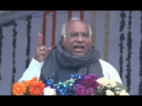 जब कांग्रेसी ने पूछा नौकरी मिली तो जनता ने सच कह दिया!